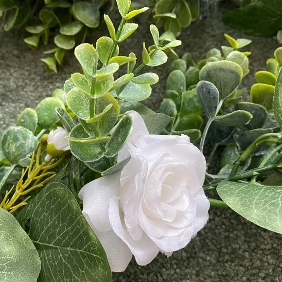 ASHLAND | Spring White Rose Foliage Garland - Picture 3 of 4